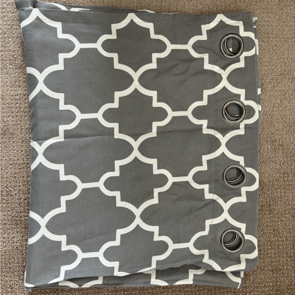 Set of curtains